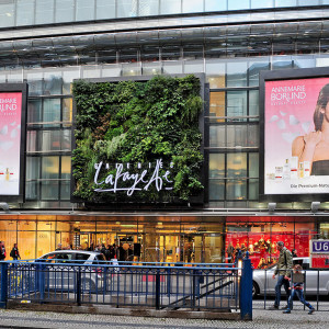 ANNEMARIE BÖRLIND in den Galeries Lafayette | © photocube
